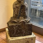 本小松石 自然石一石地蔵尊をショールームに展示しました。